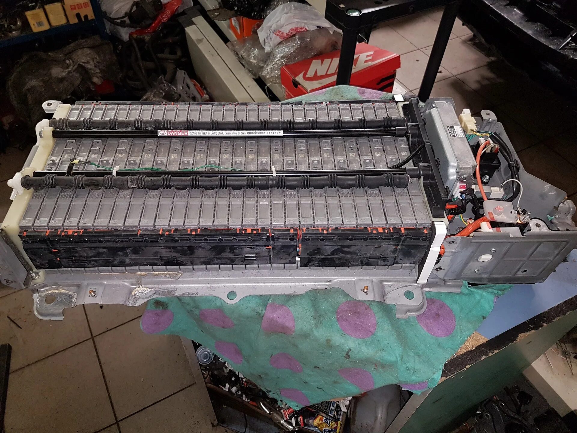 Элемент ввб приус. Ввб toyota prius. ввб приус 50. toyota prius hw20 ввб. выключатель ввб на приус 20.