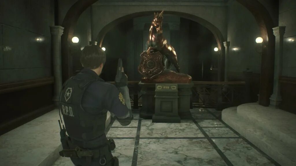 Resident evil 2 лев. Resident evil 2 лев. Resident evil 2 лев. Резидент ивел 2 статуя льва клэр. Леон кеннеди резидент 4 леон ремейк.