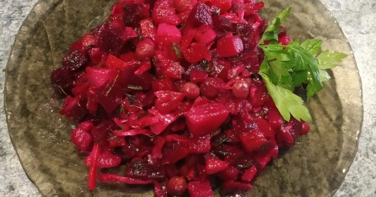 Винглет. Салат винегрет с квашеной капустой. Салат винегрет овощной. Винегрет классический. Рецепт венигрет или винегрет классический с капустой.