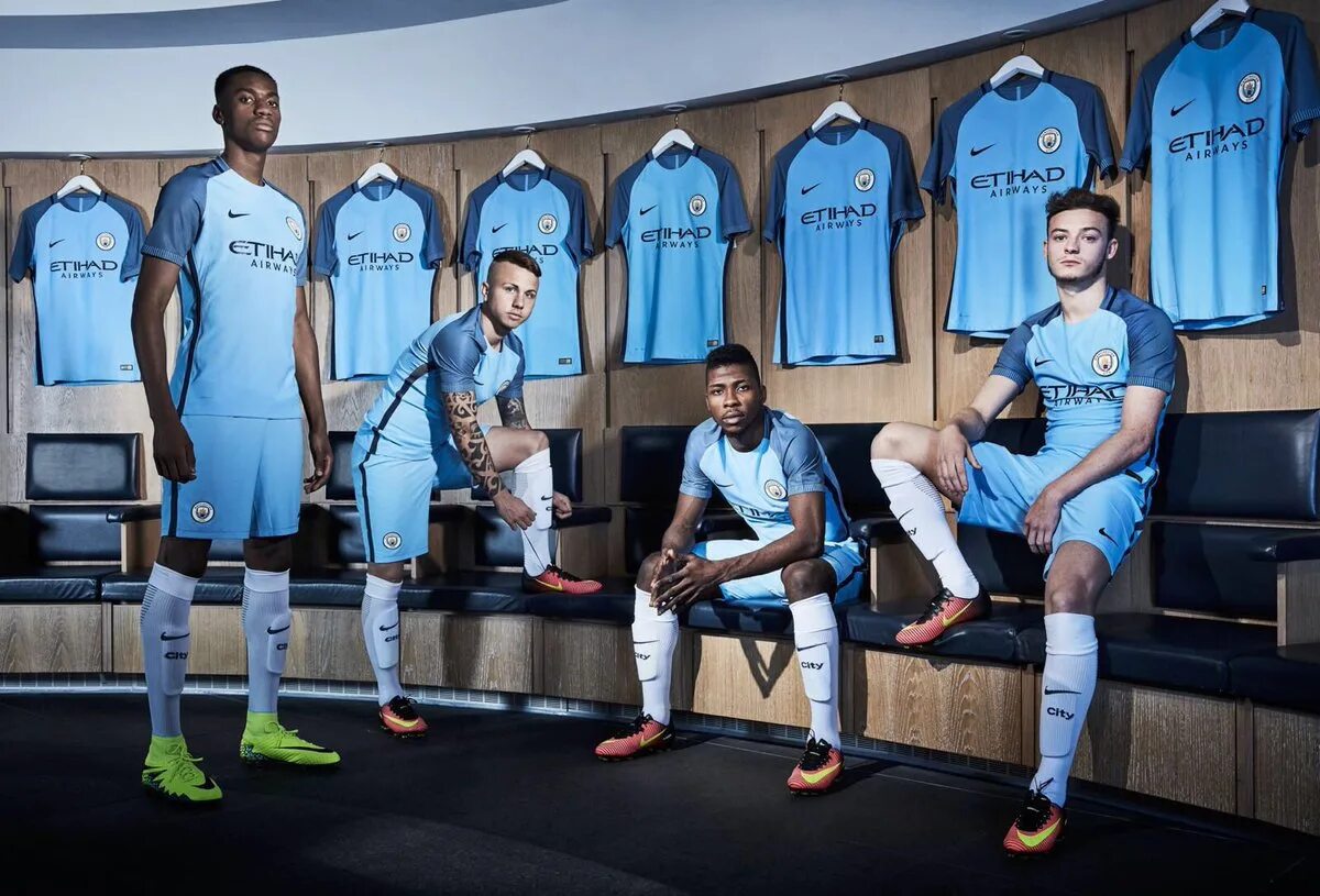 Новая форма клубов. Nike Manchester City 2017. Футбольный клуб Манчестер Сити форма. Manchester City Kit 2016. Футбольная форма  Nike FC man City.