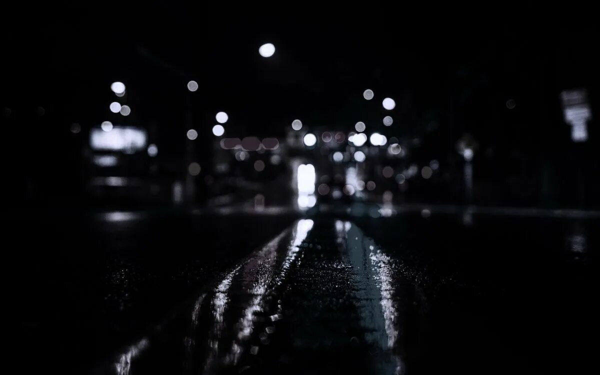 Дождливая ночь. Ливень ночью. Фотосессия под дождем в городе. Ливень. Темная улица с фонарями.