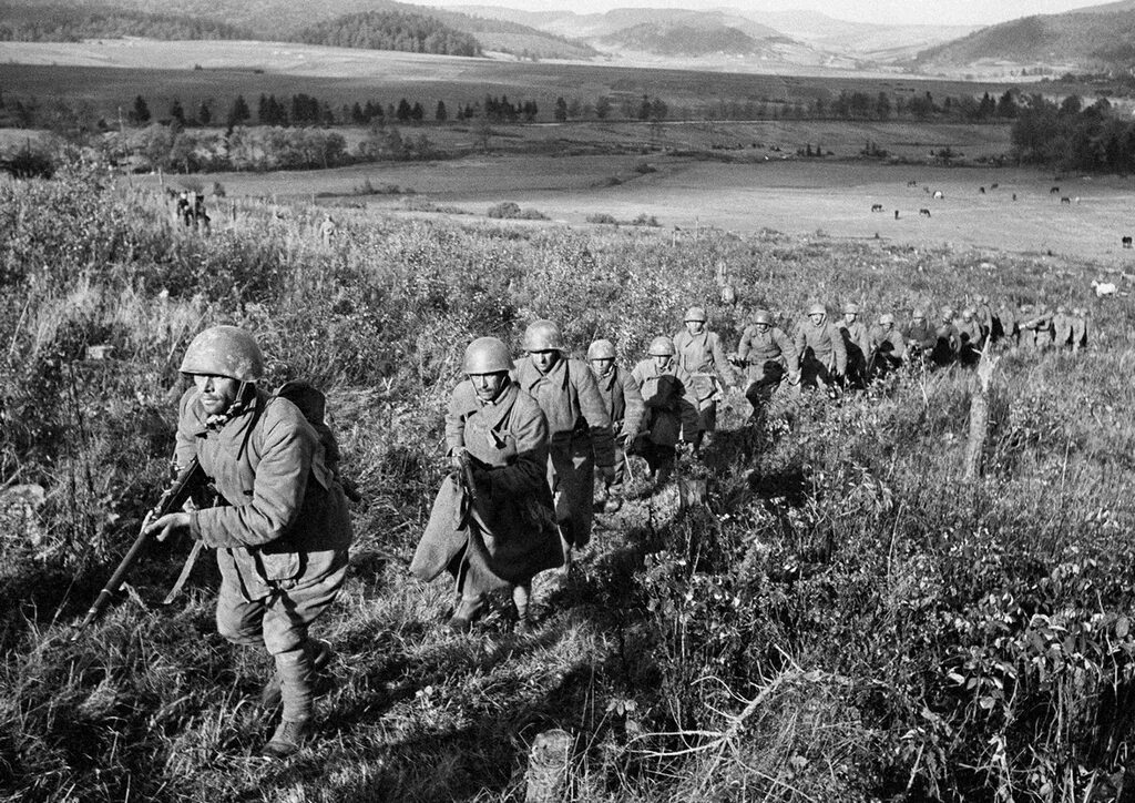 История народа вов. Пехота в ВОВ 1941-1945. Красная армия ВОВ пехота. Бои в Карпатах 1944.