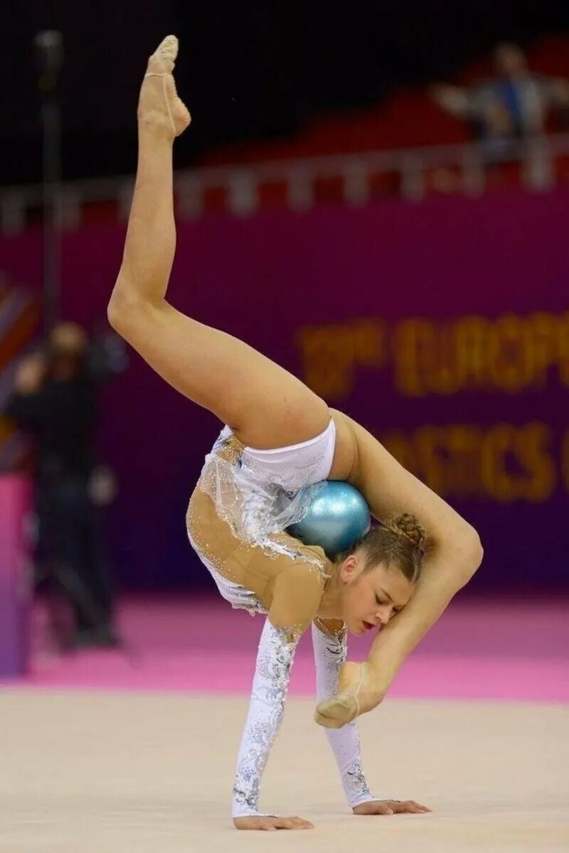 Видео красивых гимнасток. Солдатова Саша гимнастка.
