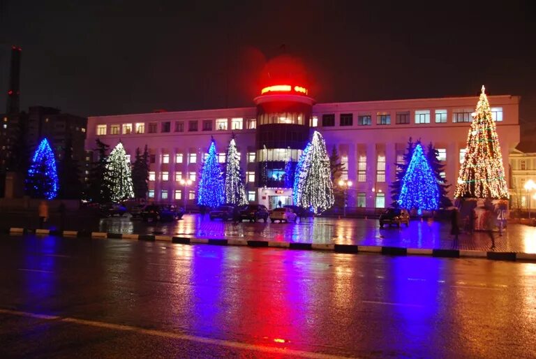 Администрация г щелково. Реутов площадь города администрация. Город Реутов площадь города. Центральная площадь Реутов. Елка у горсовета Реутов.