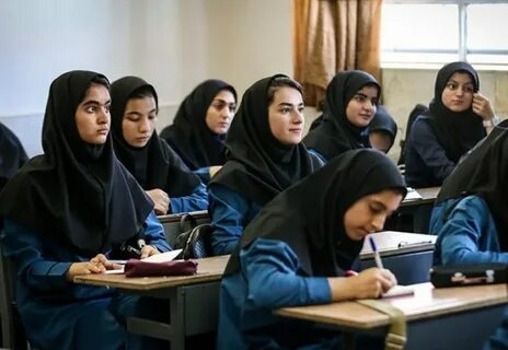 فرارو تجارت پنهان زیر لباس فرم مدرسه