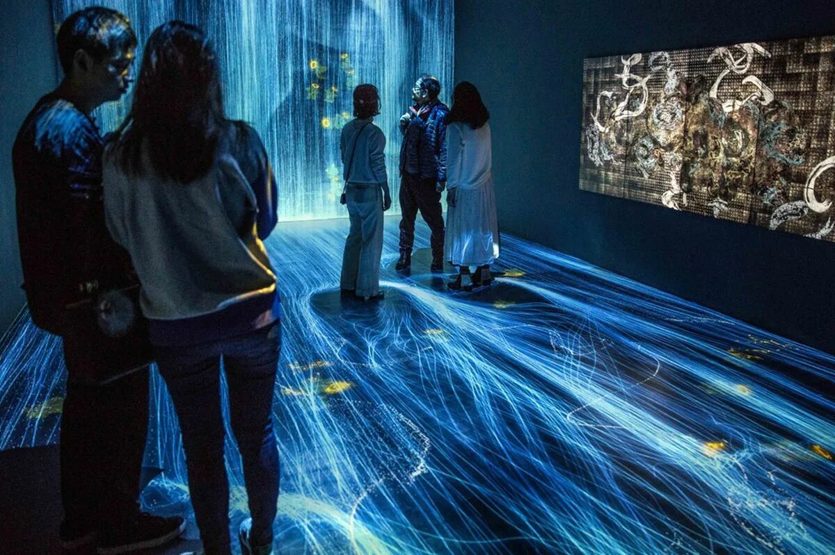 Transcending the future with. Иммерсивная инсталляция. Иммерсивное пространство. Иммерсивные технологии в музее. Иммерсивная визуализация.