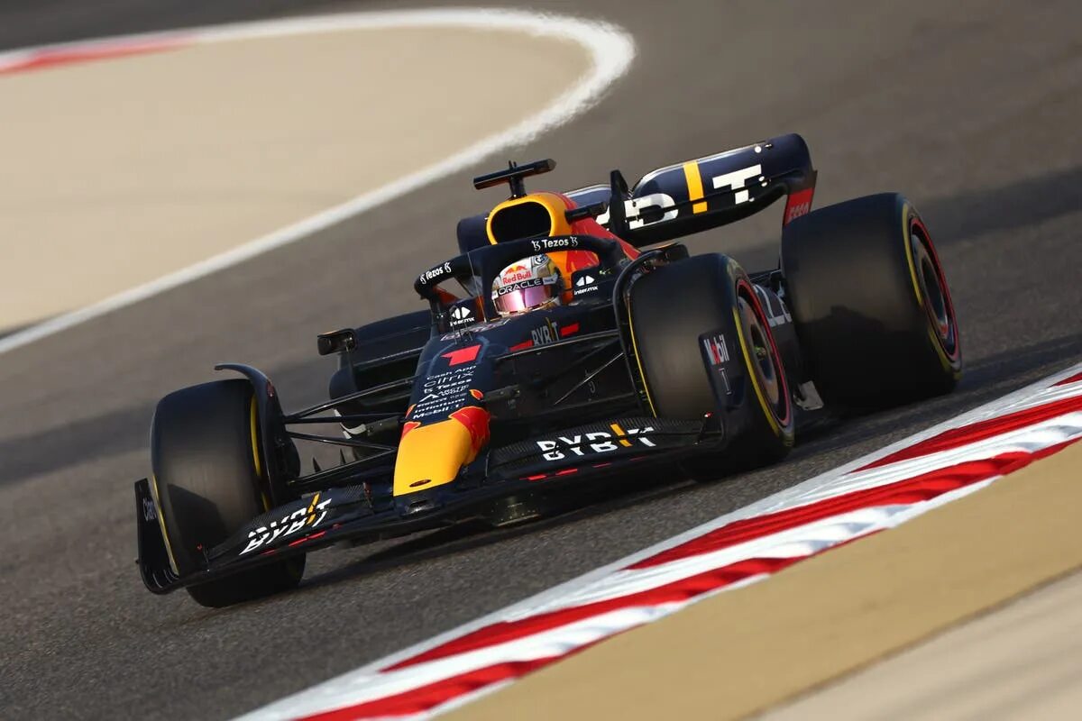 Формула 1 этап 16. Red bull f1 2022. Red bull f1 2022 car. Red bull Racing f1. F1 2022 Red bull rb18.