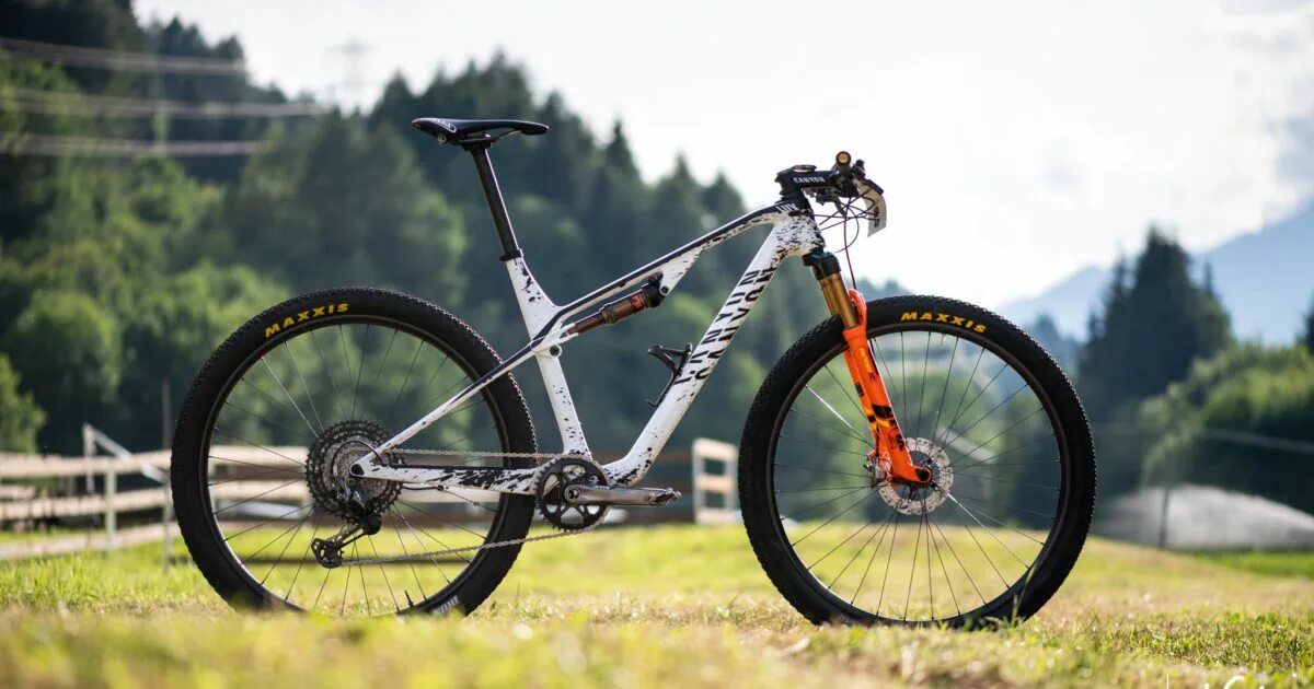 Canyon bikes. Mathieu van der Poel велосипед. Canyon велосипеды МТБ. Canyon Lux велосипед. Canyon велосипеды Downhill.