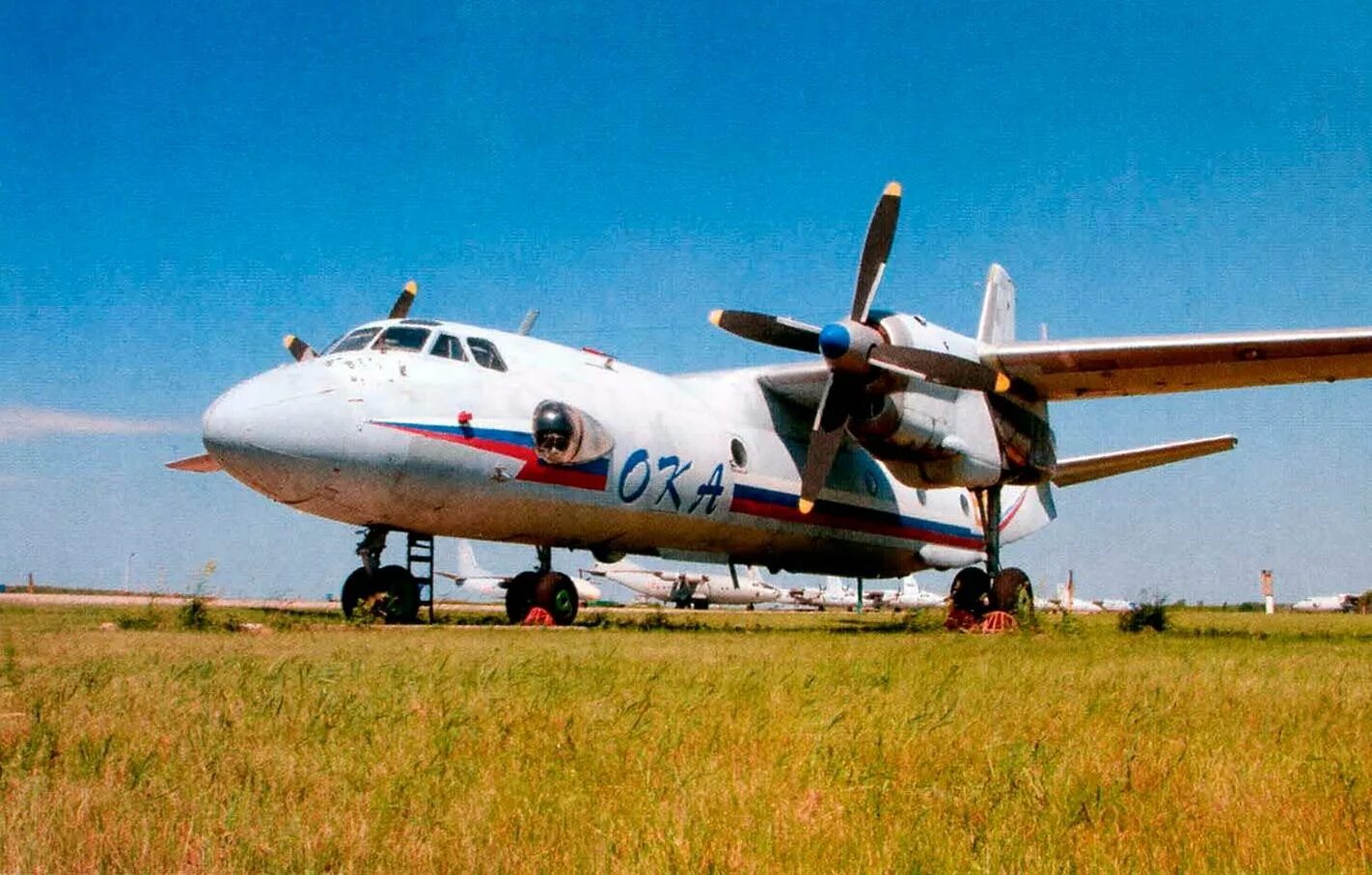 АН-26 военно-транспортный самолёт. Китайский АН 26. АН-26 военно-транспортный самолёт фото. АН 26 легендарные самолеты. Легендарная 26