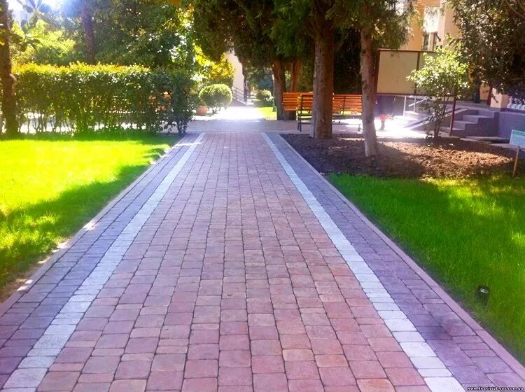 Тратуар или тротуар. Тротуарная плитка симферополь грэс. пешеходная дорожка из тротуарной плитки. красивая пешеходная дорожка. дорожки из тротуарной плитки.