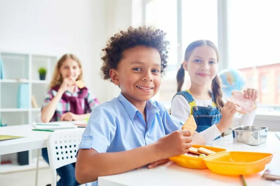 Старшеклассники в столовой. Еда школьника. Information physical school lunch pencil. Information physical school lunch pencil. Information physical school lunch pencil.