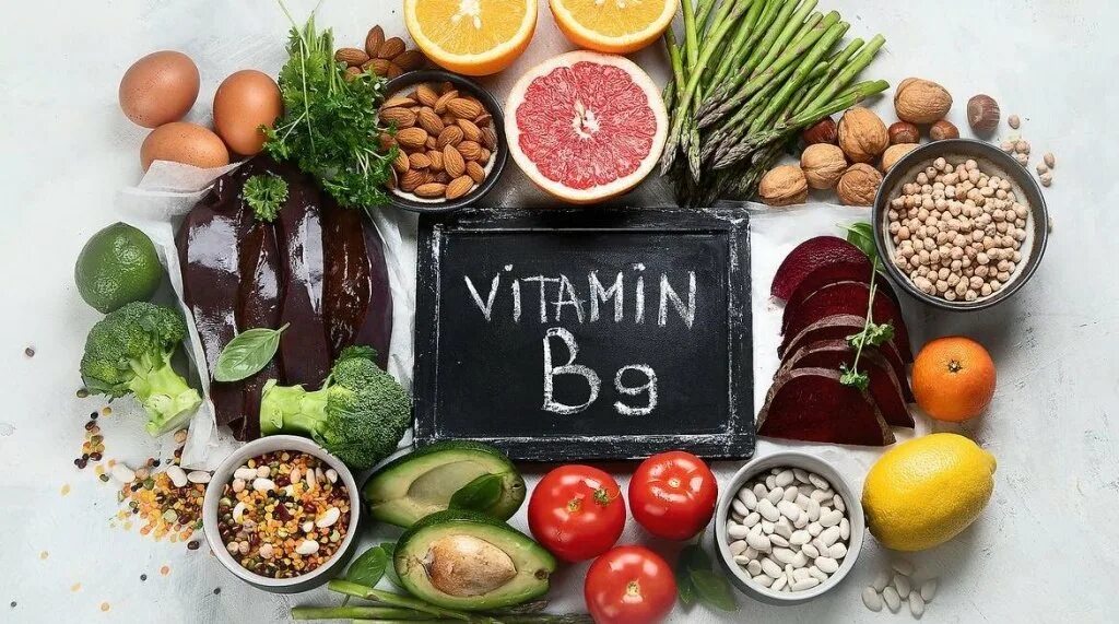 Витамин в 8 в продуктах. Витамин b9 фолиевая кислота. Источники витамина b9. B9 фолаты. Витамин в9.