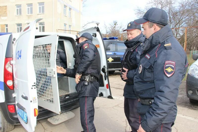 Ппс город. Патрульно-постовой службы полиции МВД России. ППСП МВД России задержание преступника. Патрулирование полиции. Сотрудники патрульно-постовой службы полиции.