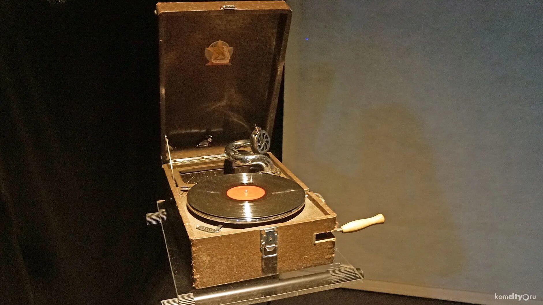 Винил рок. Винил рок. Николай носков виниловая пластинка. Пленка виниловую пластинку. Пластинка виниловая серединка.