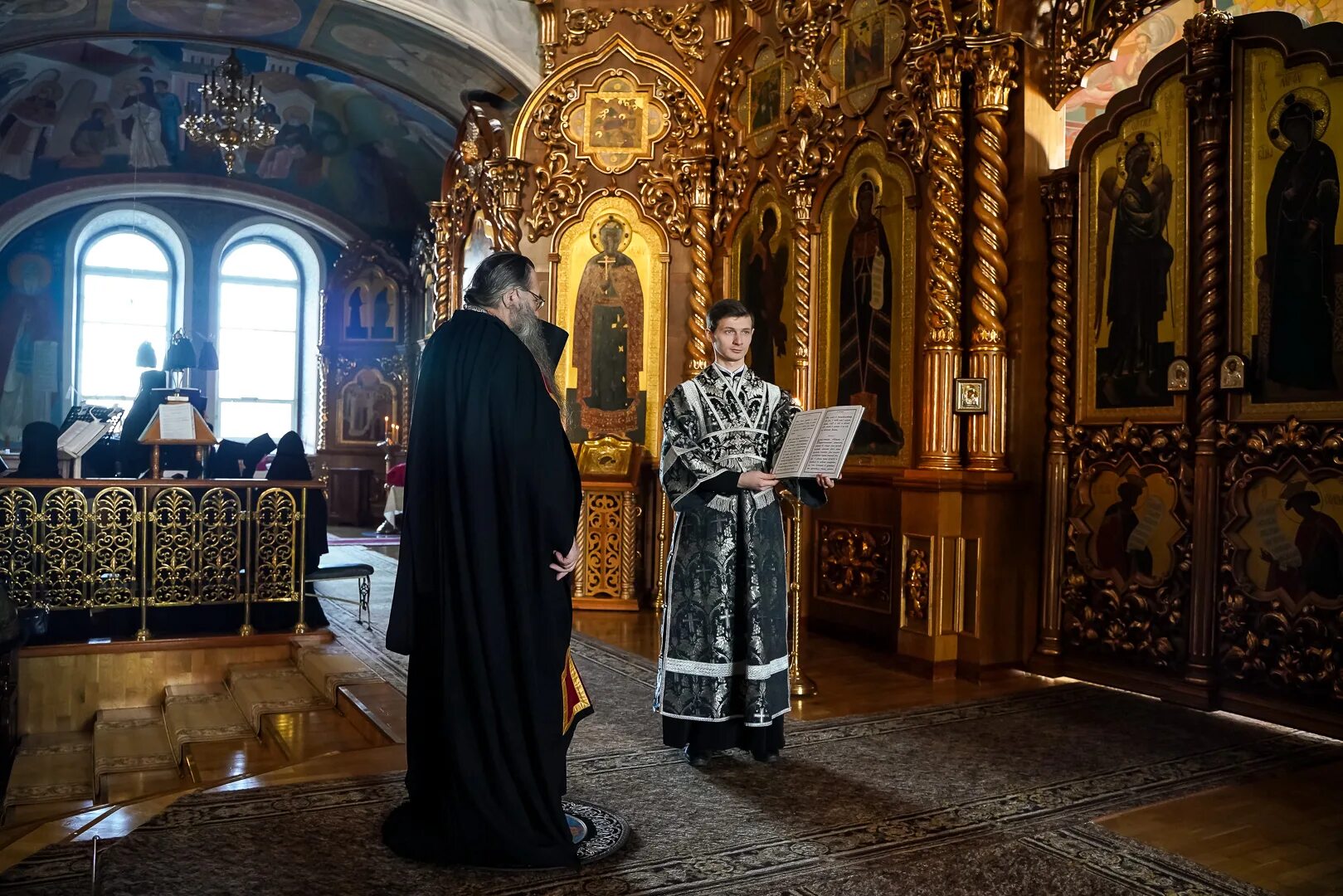 Утренняя служба монастыре. Утреня богослужение. Утреннее праздничное богослужение у православных?. Петербург храм Утренняя служба. Храм Христа Великий Новгород.