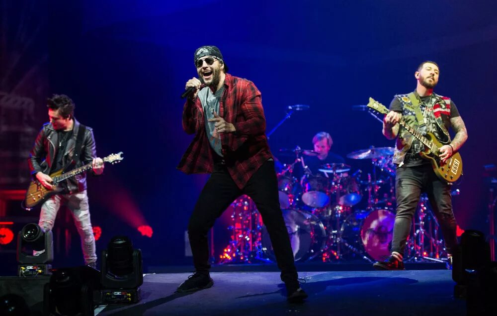Группа союз выступала за отмену. Avenged sevenfold. группа avenged sevenfold. avenged sevenfold сцена. avenged sevenfold фото с концерта.