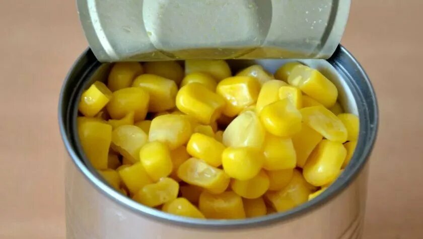 Тёмная консервированная кукуруза. Кукуруза в тарелке. Кукуруза вареная консервированная. Кукуруза. Кукуруза консервированная банка.