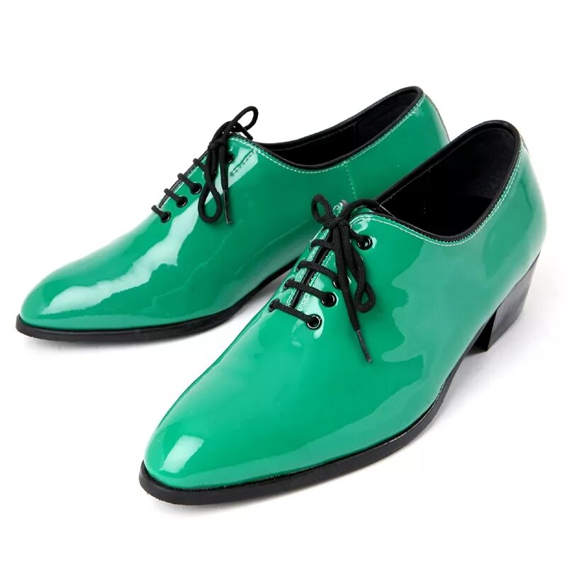 Обувь green. Зелёные ботинки. Зеленые туфли. Зеленые туфли мужские. Зеленая обувь женская.
