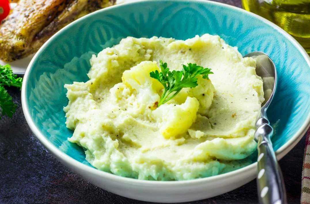 Цветная капуста варить для пюре. Вкус картофельного пюре. пюре цветная капуста. пюре из цветной капусты с рыбой. пюре цветная капуста вид.