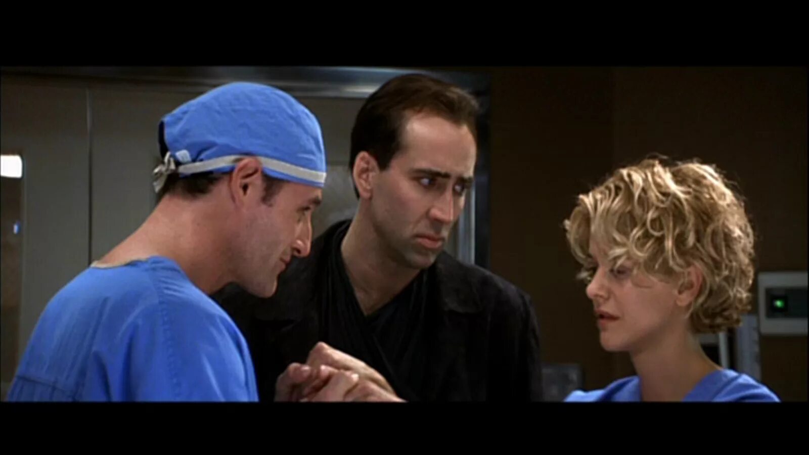 город ангелов год. николас кейдж город ангелов. город ангелов 1998 кадры. николас кейдж в фильме город ангелов. мэг райан и николас кейдж город ангелов.