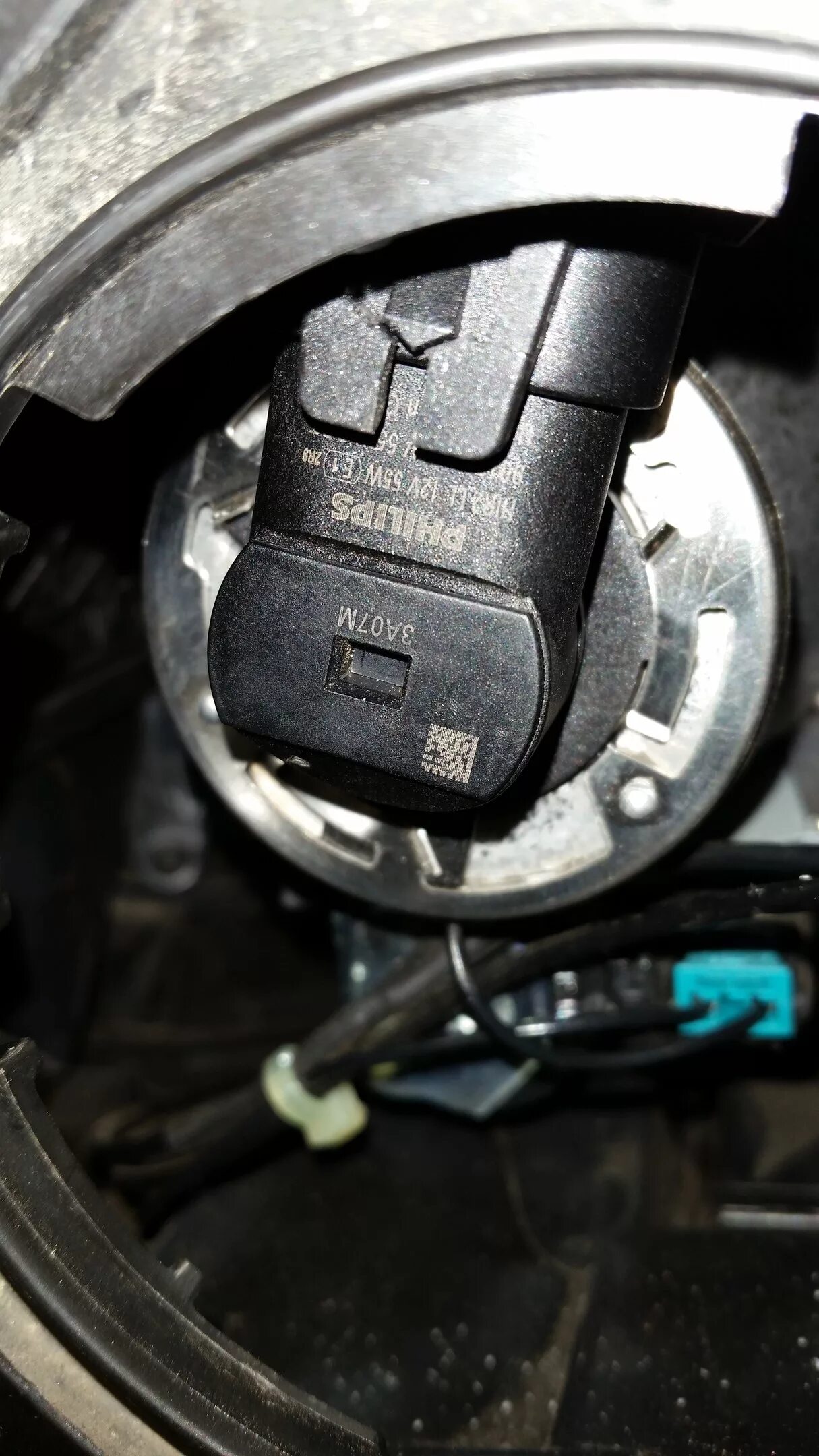 Astra j лампа заднего хода. Лампа заднего габарита astra j. Gtc j замена ламп. Замена лампы ксенон опель астра j. Opel astra j gtc лампа ближнего света.