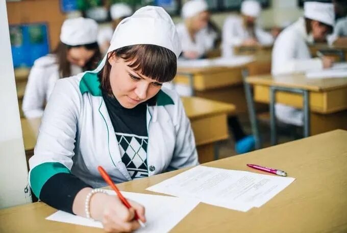 Какие предметы нужно сдавать в медицинский колледж. Лечебное дело колледж. Экзамен в медицинском колледже. Лабинский медицинский техникум. Экзамен в медицинском колледже.