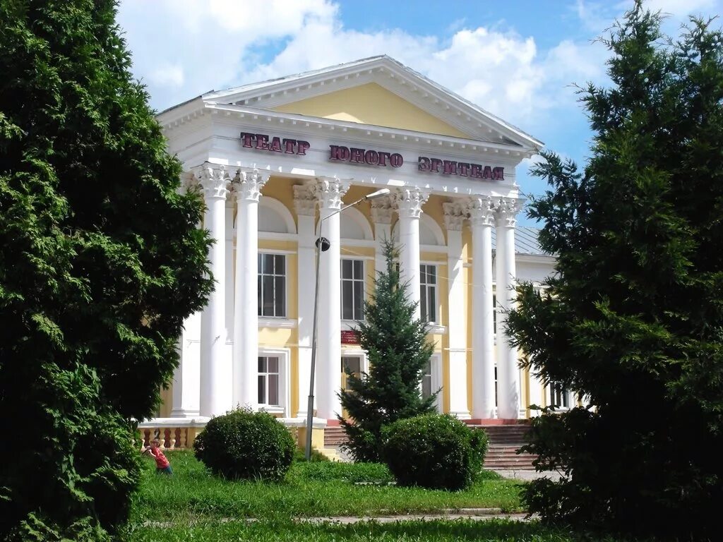 Тюз брянск официальный сайт. Театр юного зрителя брянск. Тюз брянск. Брянск дворец пионеров тюз. Тюз брянск.