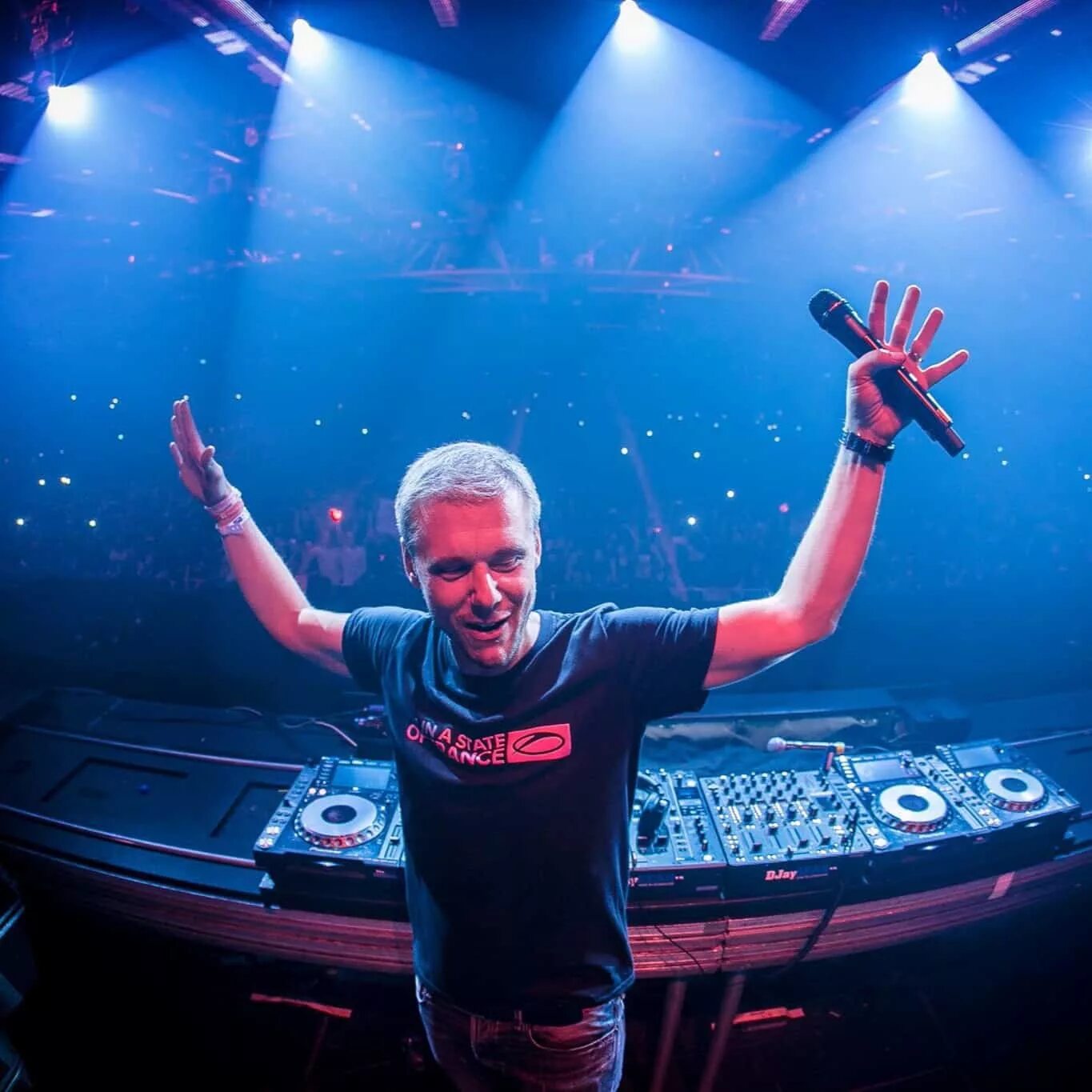 Armin van a state of trance. Армин ван бюрен a state of trance. армин ван бюрен asot. армин ван бюрен 2025 asot. армин аот.