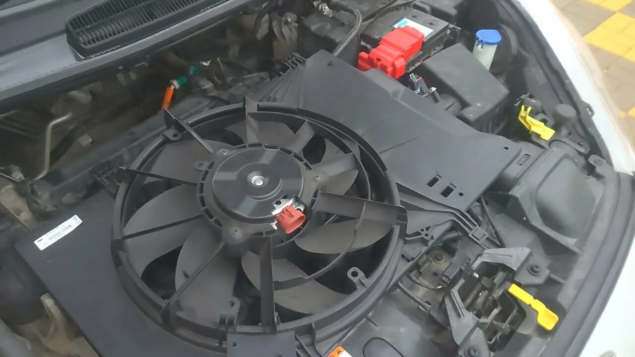 Не срабатывает вентилятор охлаждения форд. Мотор радиатора охлаждения Форд Фиеста 2016. Ford Fiesta CCN 2013- вентилятор охлаждения. Резистор вентилятора охлаждения Форд Фьюжн. Кожух радиатора Форд Фиеста VALEO.