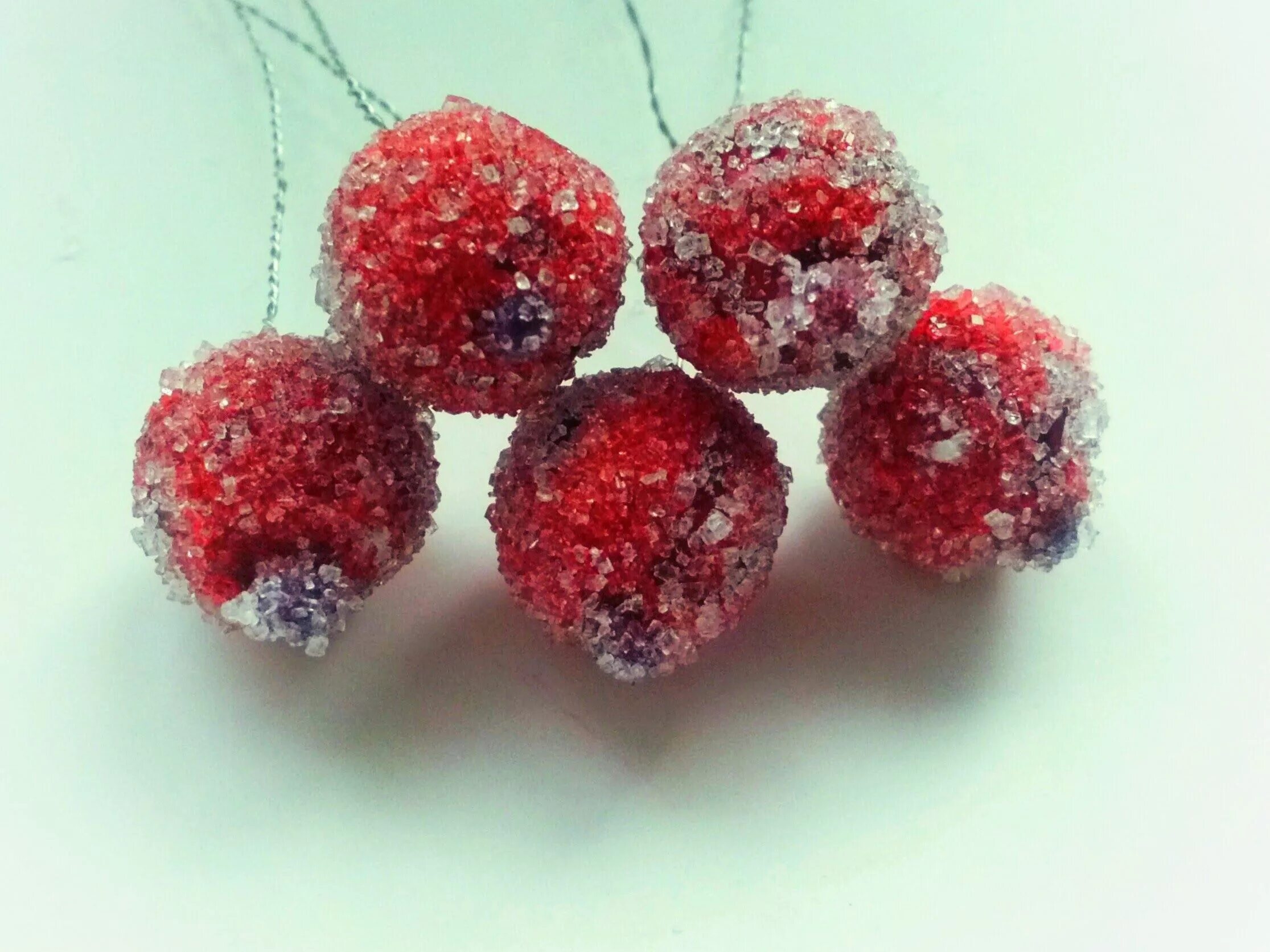 Ягоды из фетра объемные. Ягоды из холодного фарфора. Малина из фетра. Клубника из фетра. Поделка земляника.