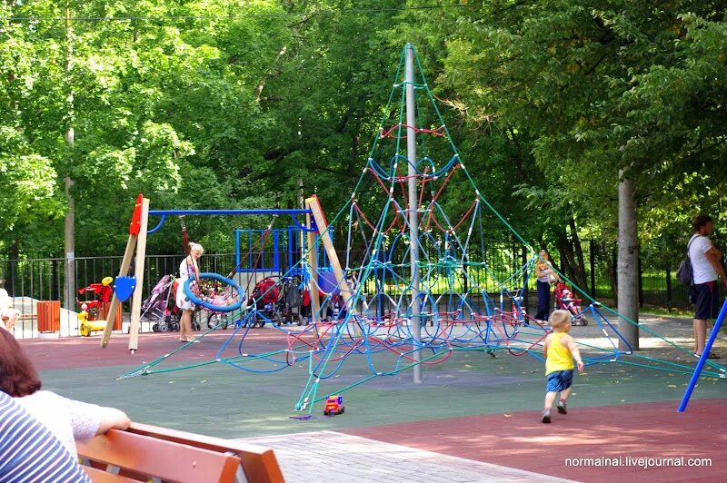 Сокольники парк площадки для детей. Сокольники детский дом №1 в харькове. Сокольники парк площадки для детей. Изумрудный город парк сокольники. Детские площадки в парке сокольники.