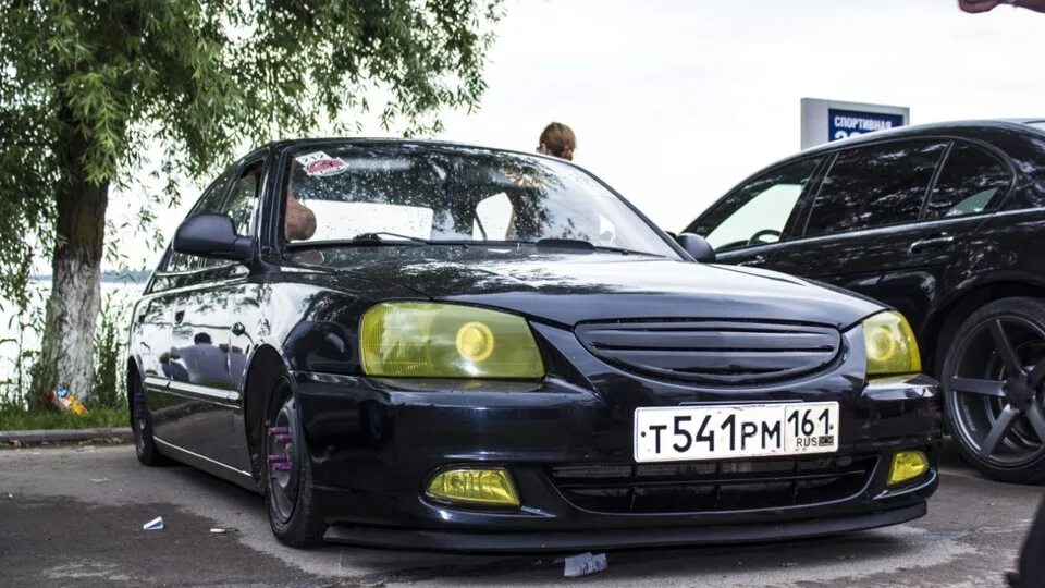 Гвардейский акцент. Гвардейский акцент. Hyundai accent 202. Hyundai accent 2008 stance. Hyundai accent белый.