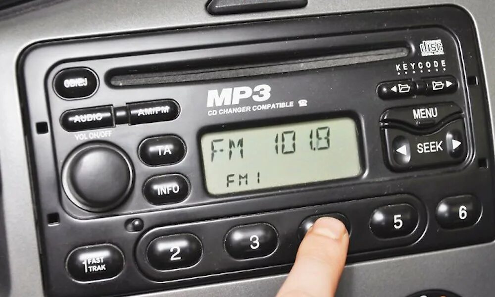 Как сохранить радиостанции на магнитоле