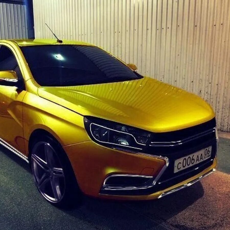 Оклейка весты пленкой. Бронирование фар на весте. Пленка хамелеон pulsar chameleon red 80. Оклейка весты пленкой. Винил на весту.