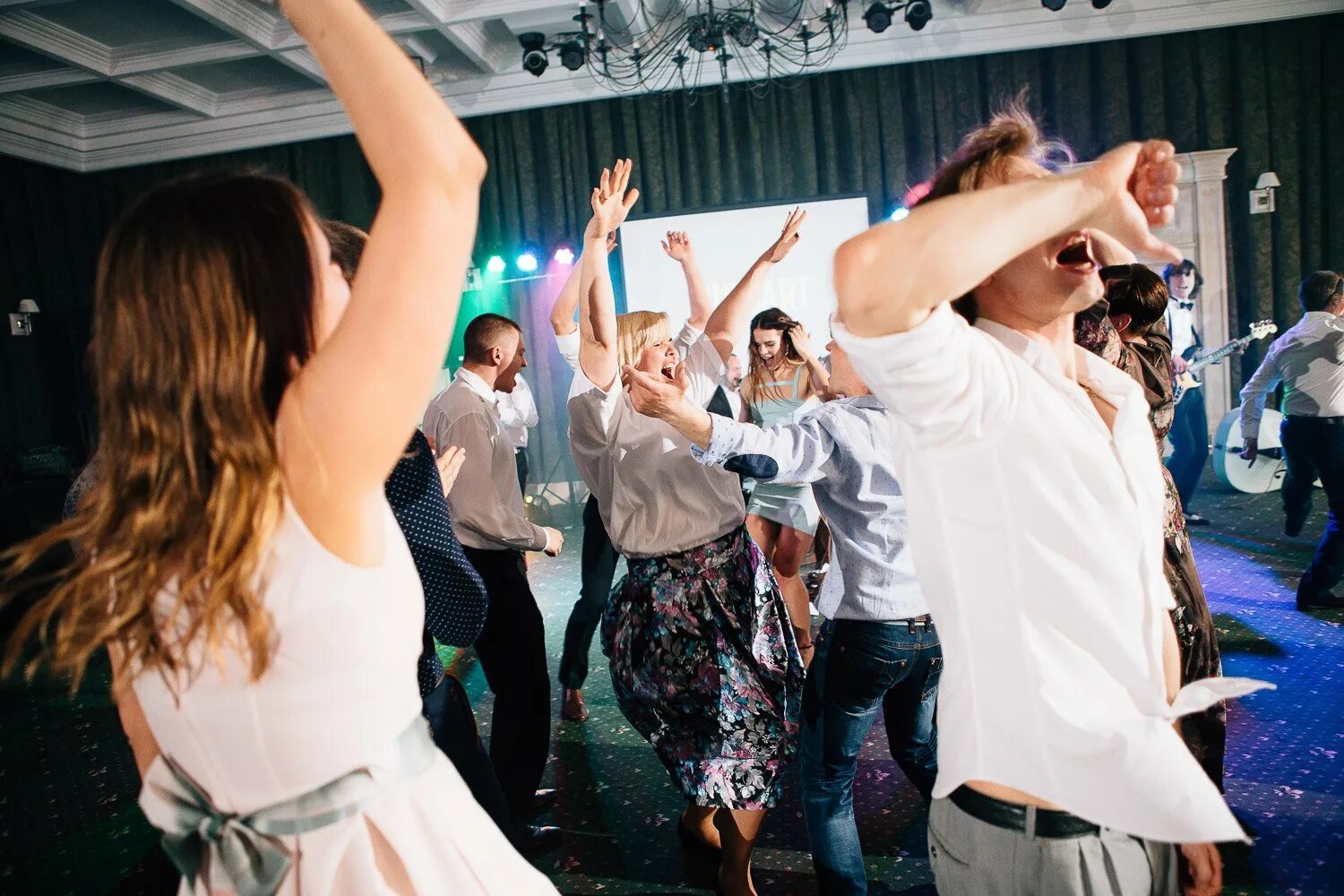 Батлы на юбилей. Батлы картинки. Батл на свадьбе. Батлы на юбилей. Танцы на корпоративе.