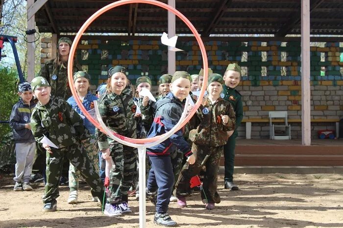 Военно спортивные сценарии. Зарница в детском саду. Военно-спортивные игры. Зарница полоса препятствий. Военно патриотическая игра Зарница в детском саду.