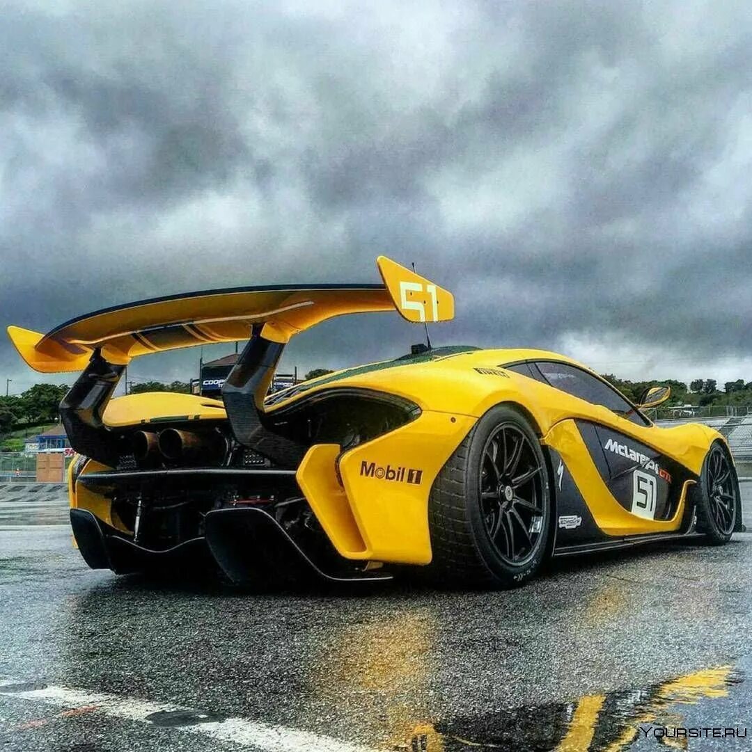 Самые крутые гоночные машины. MCLAREN p1 GTR. Макларен п 1 гоночный. Макларен п1 GTR 2020. Суперкар Макларен п1.