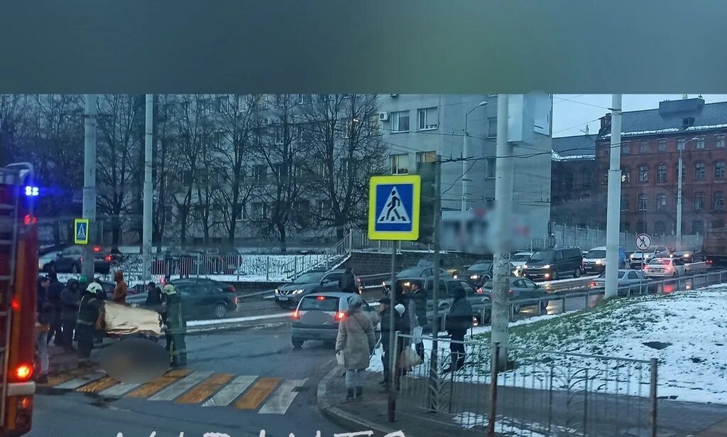 Авария на Московском проспекте в Калининграде. ДТП на Московском проспекте Калининград сегодня. Сбили женщину с коляской на Московском проспекте. Авария на Московском проспекте в Калининграде сегодня.