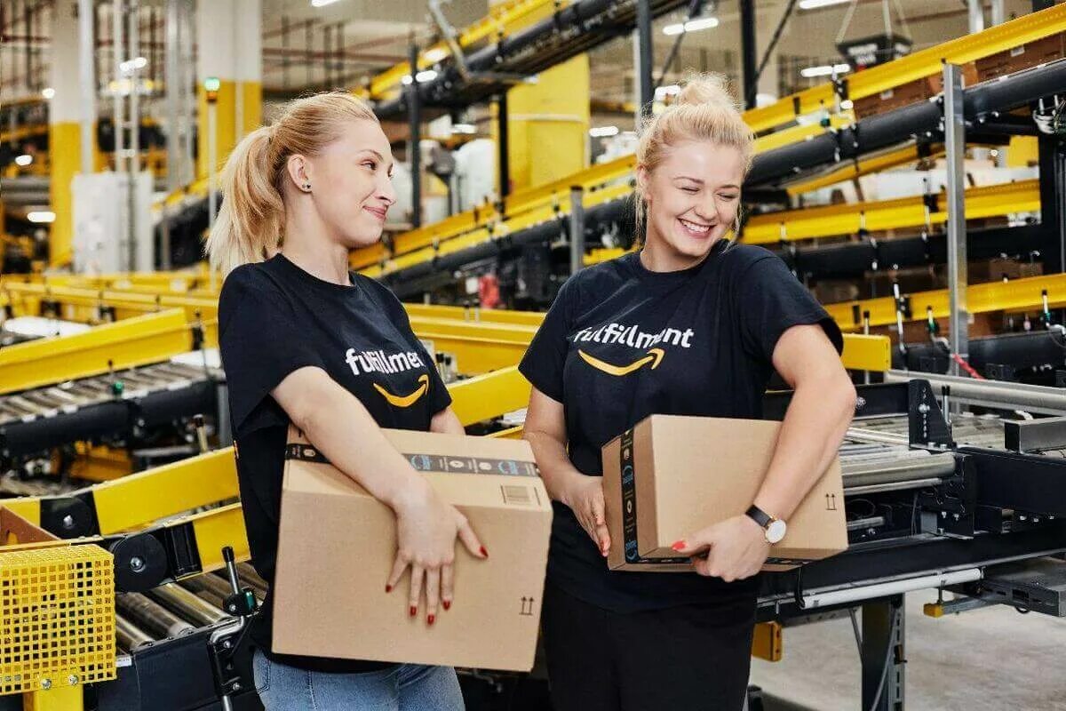 The amazon. Услуга amazon. Услуга amazon. Амазон лого. Amazon логотип.