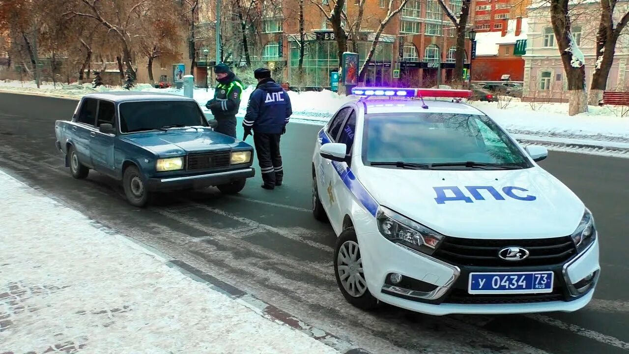 Погоня дпс за китайским. Погоня ДПС. Мигалки ДПС. Мигалка Полицейская ДПС. Погоны полиции ДПС.