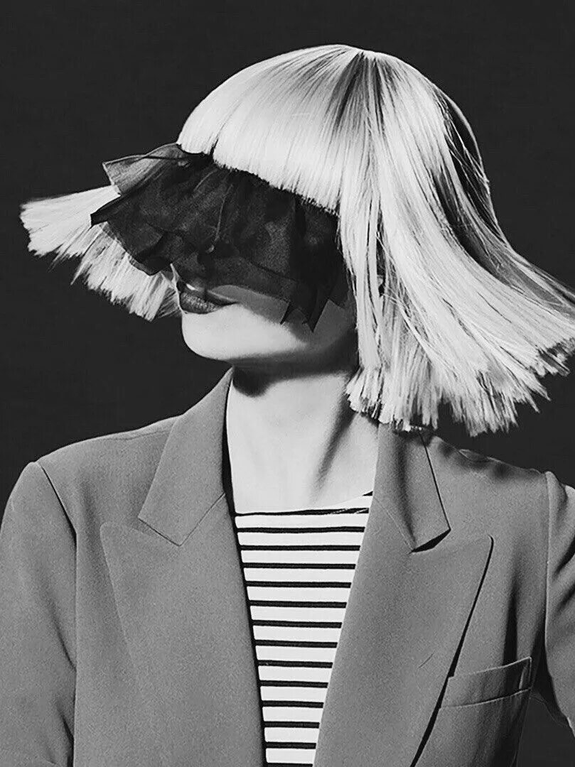 Sia bird. Sia певица. Sia стрижка. Sia 2014. Сиа певица фото.