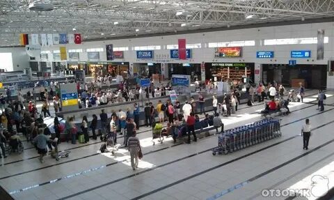 Россиянка родила ребенка в аэропорту анталии