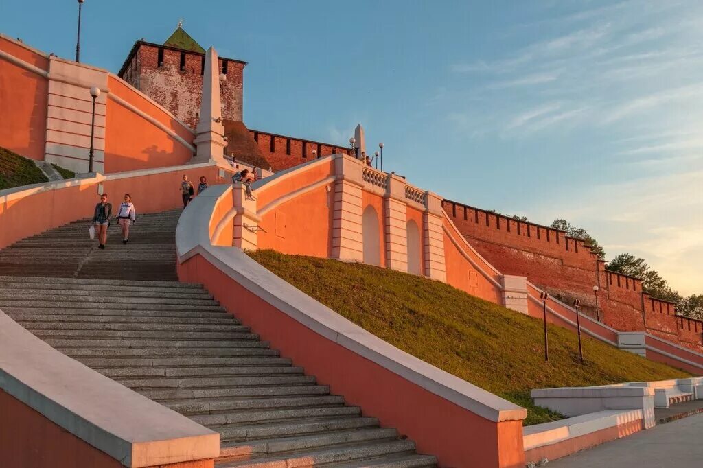 Сколько ступеней в нижнем новгороде. Чкаловская лестница Нижний Новгород. Нижегородский Кремль Чкаловская лестница. Нижний Новгород Чкалов Чкаловская лестница памятник. Нижний Новгород Кремль лестница Чкалова.