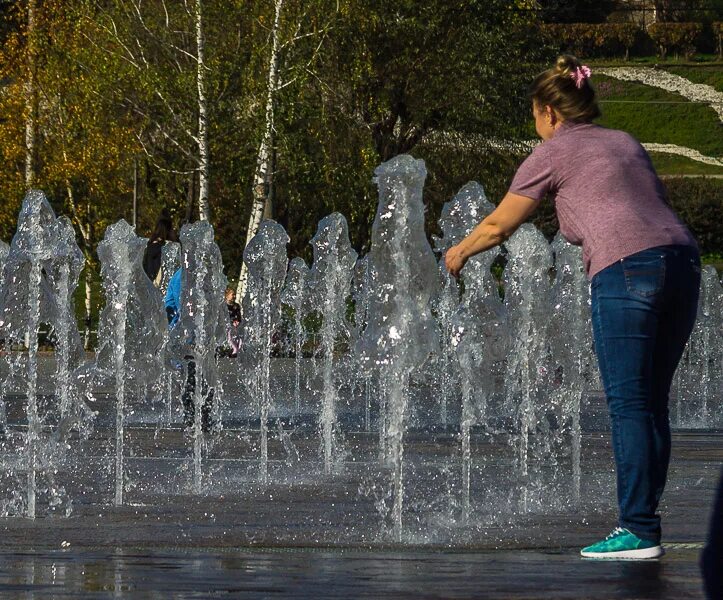 Пермь за 1 день. ПГНИУ фонтан. Фотосессия у фонтанов осенью. Пермь фонтан лето. Первый фонтан Пермь.