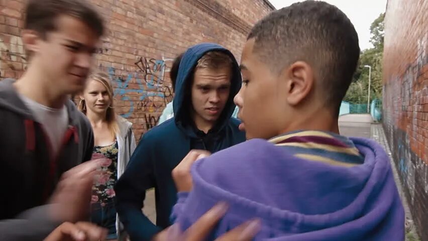 Буллинг видеоролик. Bullying надпись. Буллинг. Конфликты со сверстниками. Struggling.