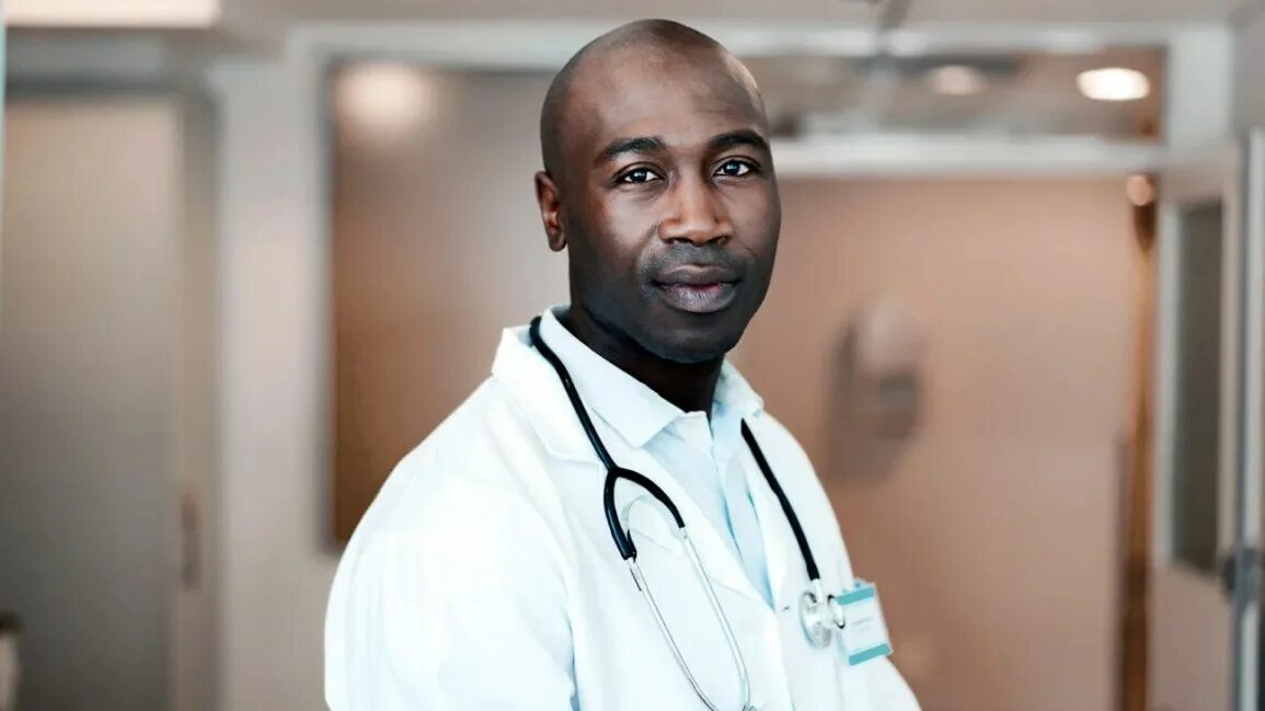 Doctor black. Черный врач. Черный медик. Темнокожий врач. Врач афроамериканец.