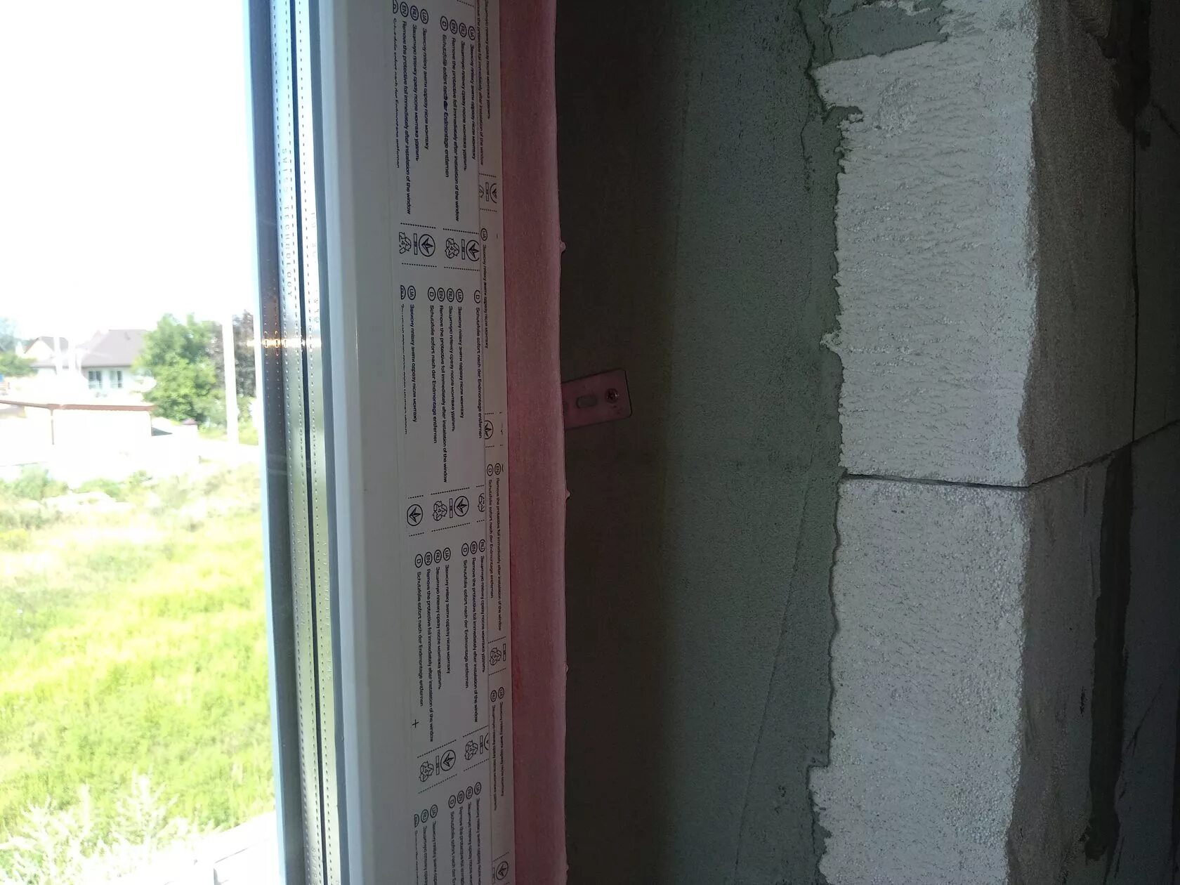 Монтаж окон пвх в газобетон. Пластиковые окна в газобетон. Крепление окон в газобетоне. Монтаж окон пвх в газобетон. Монтаж окон пвх в газобетон.