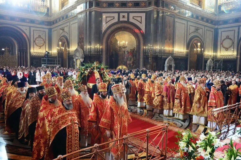 Православное церковное богослужение. Богослужение ХХС. Церковная служба в храме Христа Спасителя. ХХС Пасхальная служба. Пасхальная служба в храме Христа Спасителя.