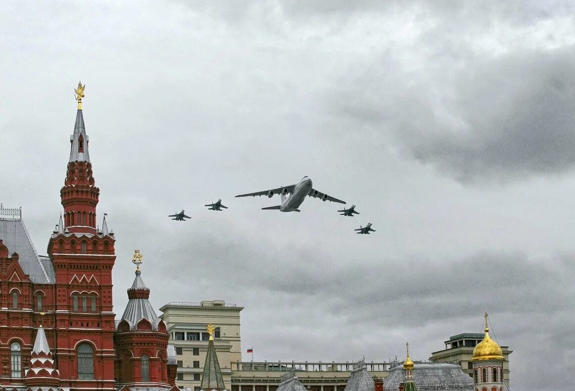 Самолеты над мкадом. Ту 160 чкалов. Ил-2 над москвой. Московский кремль 1940. Полет над москвой на самолете.