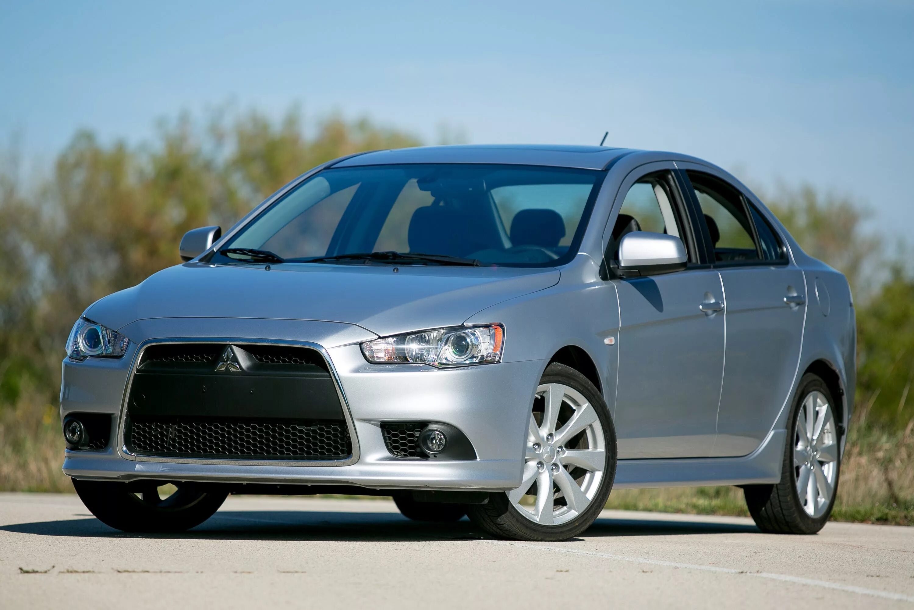 Mitsubishi стоимость. Mitsubishi Lancer 10. Митсубиси Лансер 2013. Мицубиси ланцер 10. Машина Митсубиси Лансер 10.